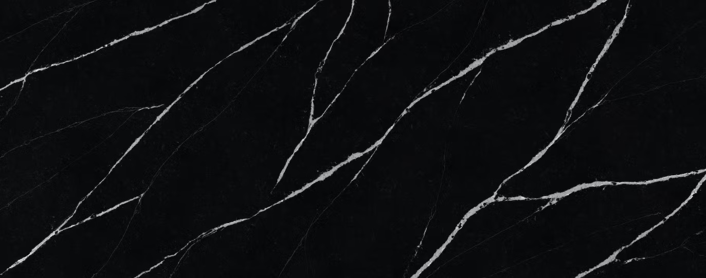 Badezimmerarbeitsplatte aus schwarzem Konglomerat Silestone Marquina - Poliert
