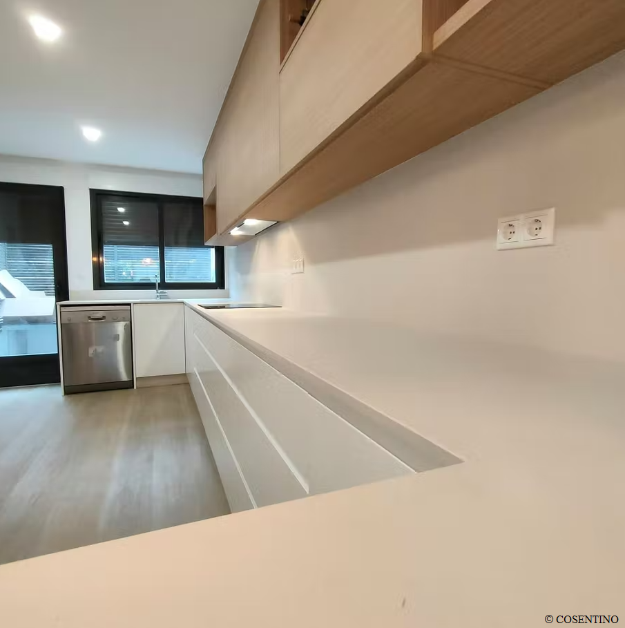Küchenrückwand (Spritzschutz) aus Keramikplatte Dekton Aeris – matt