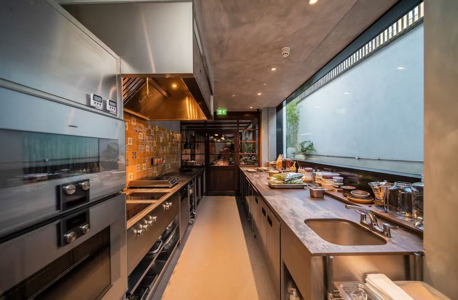 Küchenrückwand (Spritzschutz) aus Keramikplatte Dekton Trilium – matt