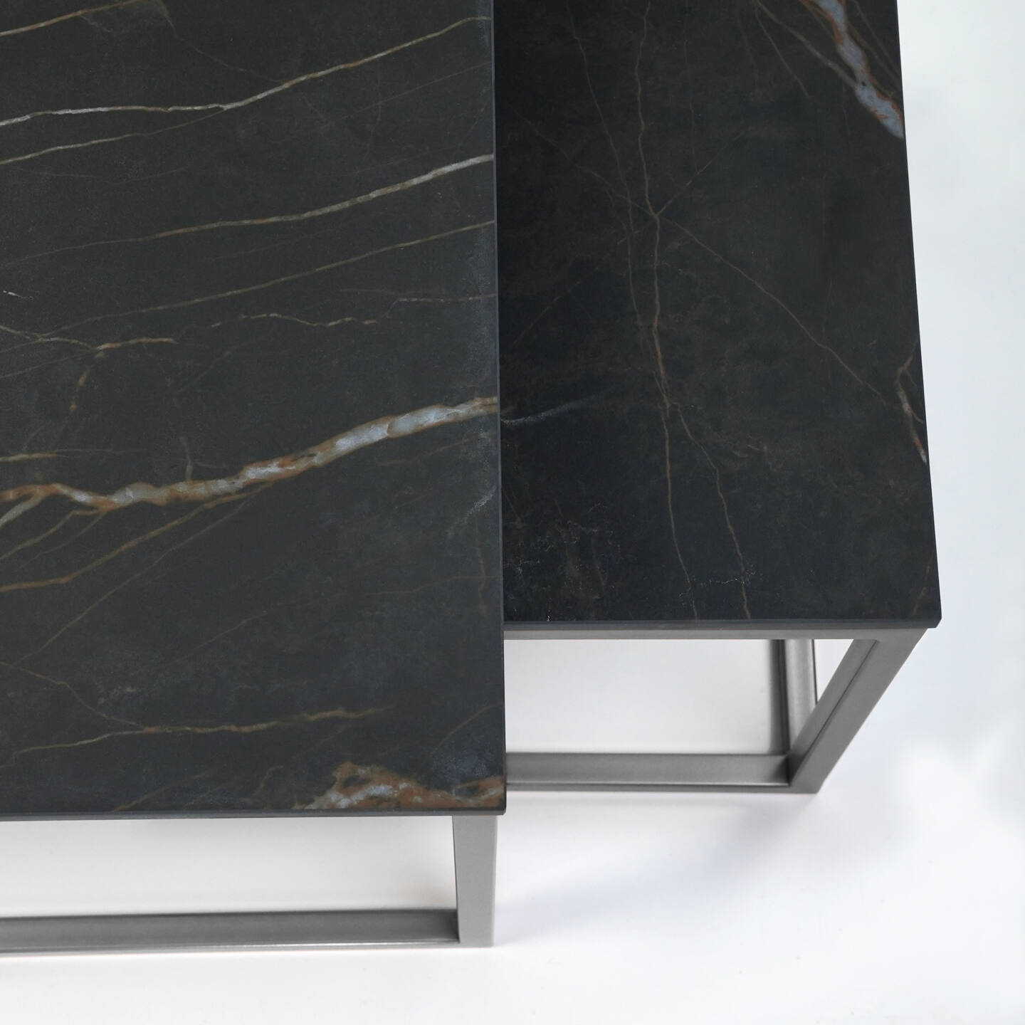 Tisch Franko Kanuhura Keramik Noir Desir 60×60 & 40×40