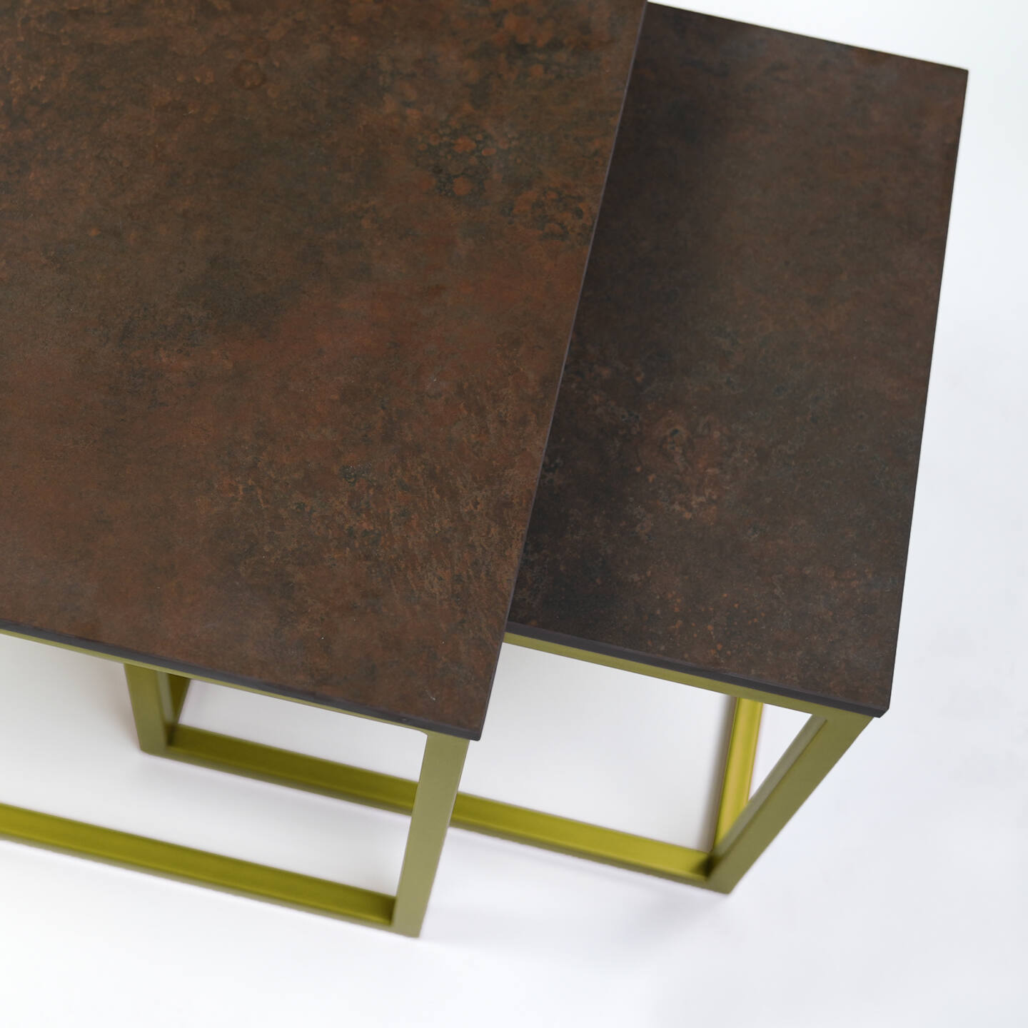 Tisch Franko Kanuhura Keramik Ossido Bruno 60×60 & 40×40