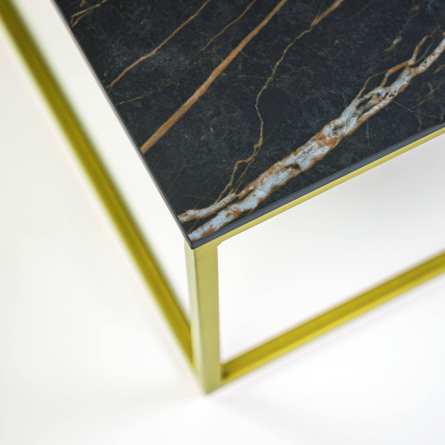 Tisch Franko Kanuhura Keramik Noir Desir 60×60 & 40×40