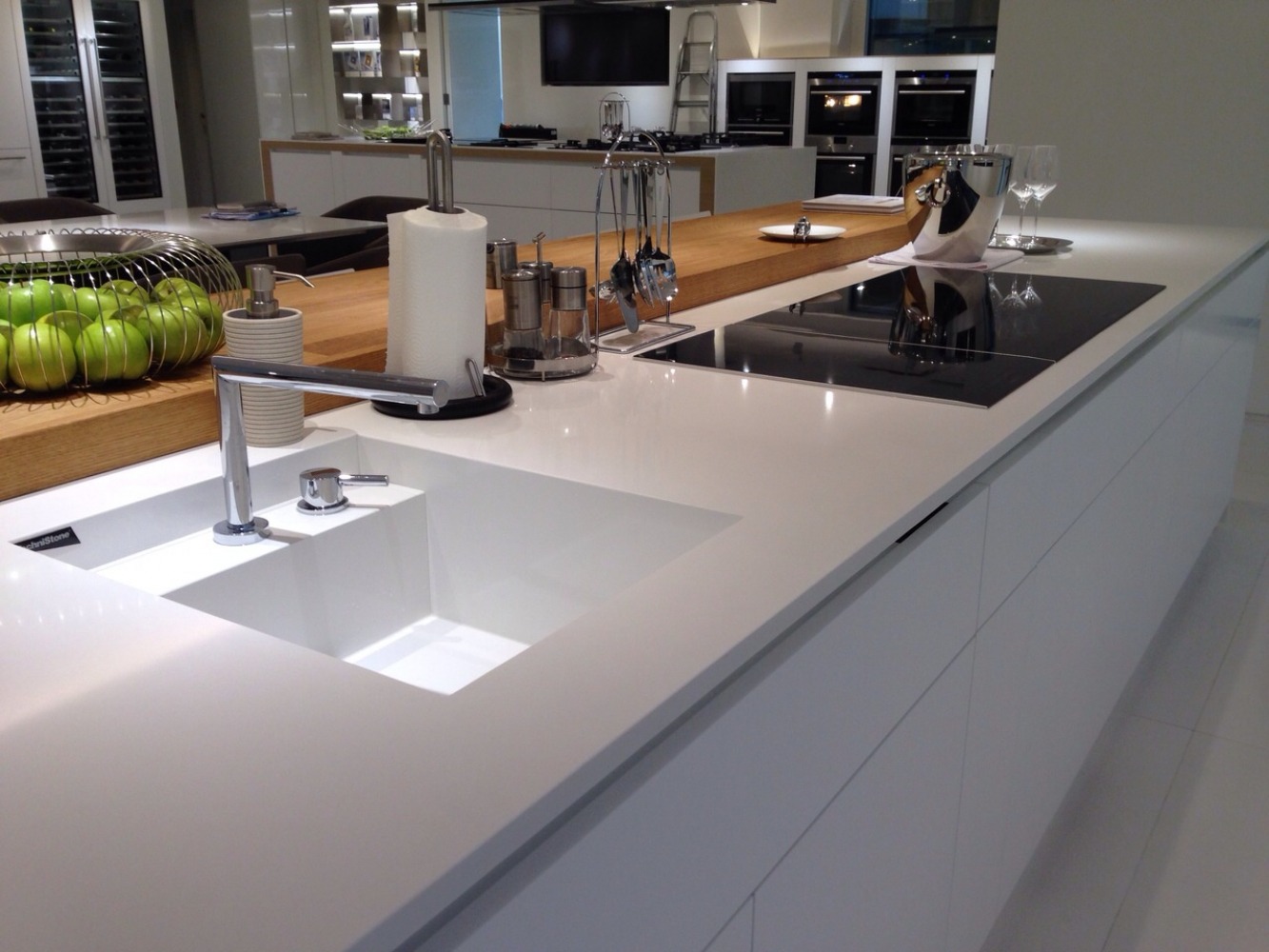 Technistone Crystal Absolute White küchenarbeitsplatte aus Konglomerat nach Maß, Weiß – Poliert