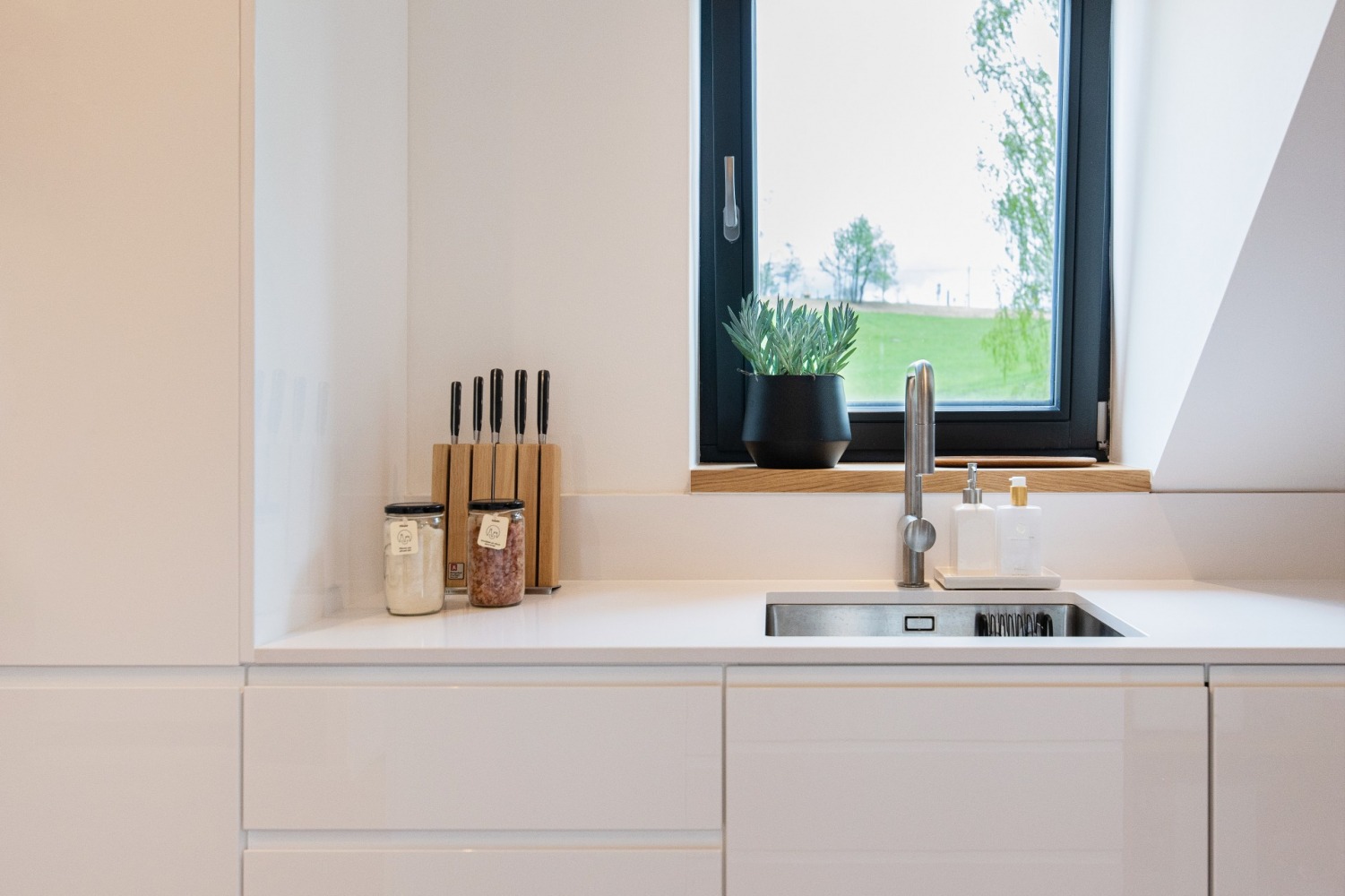 Technistone Crystal Absolute White küchenarbeitsplatte aus Konglomerat nach Maß, Weiß – Poliert