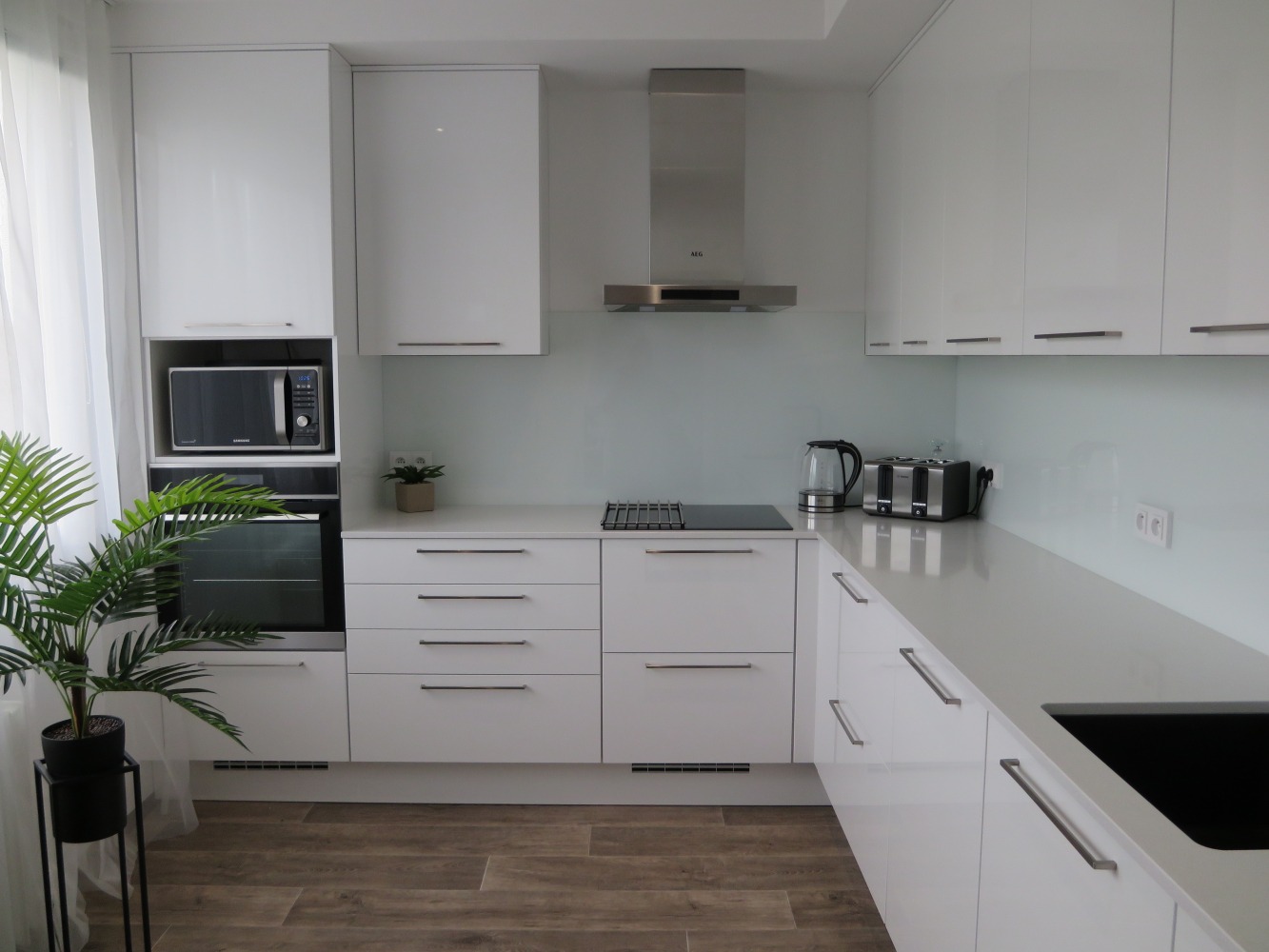 Technistone Crystal Absolute White küchenarbeitsplatte aus Konglomerat nach Maß, Weiß – Poliert
