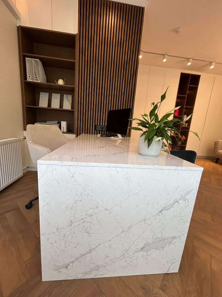 Technistone Calacatta Olympos küchenarbeitsplatte aus Konglomerat nach Maß, Weiß – Poliert