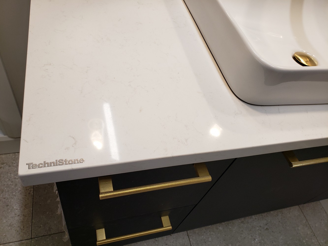 Technistone Noble Supreme White küchenarbeitsplatte aus Konglomerat nach Maß, Weiß – Poliert