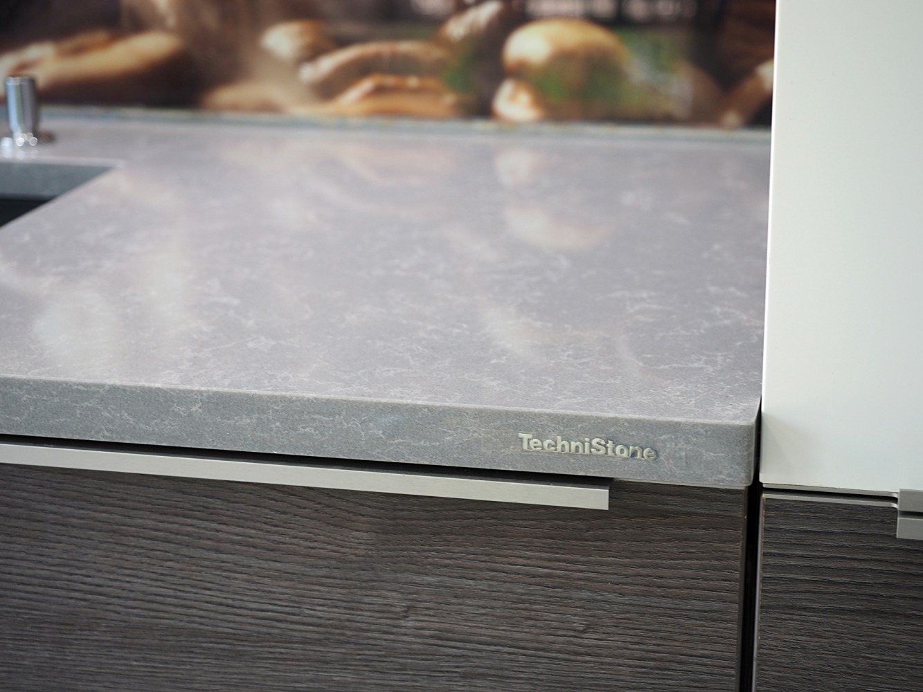 Technistone Noble Pro Cloud küchenarbeitsplatte aus Konglomerat nach Maß, Grau – Poliert