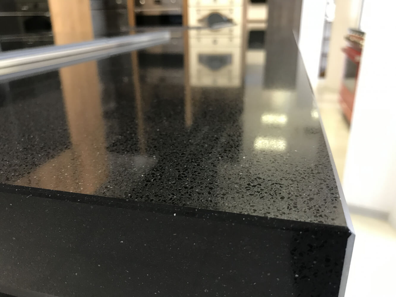 Technistone Gobi Black küchenarbeitsplatte aus Konglomerat nach Maß, Schwarz – Poliert