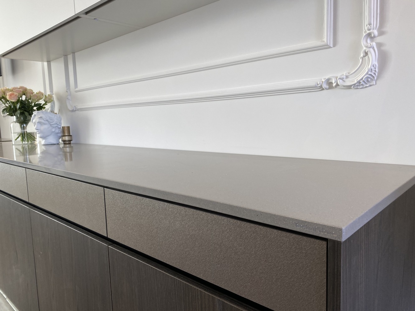 Technistone Gobi Urban küchenarbeitsplatte aus Konglomerat nach Maß, Grau – Matt