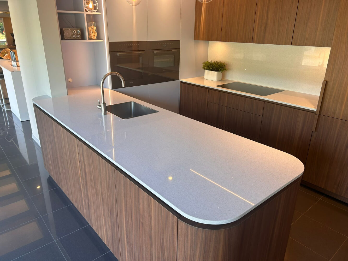 Technistone Starlight White Küchenarbeitsplatte aus Konglomerat nach Maß, Weiß – Matt