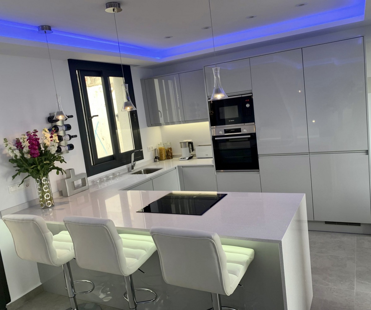 Technistone Starlight White Küchenarbeitsplatte aus Konglomerat nach Maß, Weiß – Matt