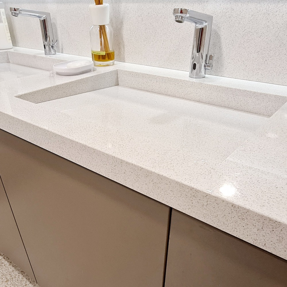 Technistone Starlight White Küchenarbeitsplatte aus Konglomerat nach Maß, Weiß – Matt