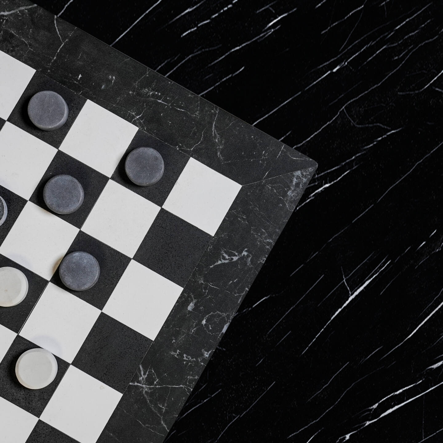 Tisch Franko Neyo aus Franko Keramik Nero Marquina 90×90