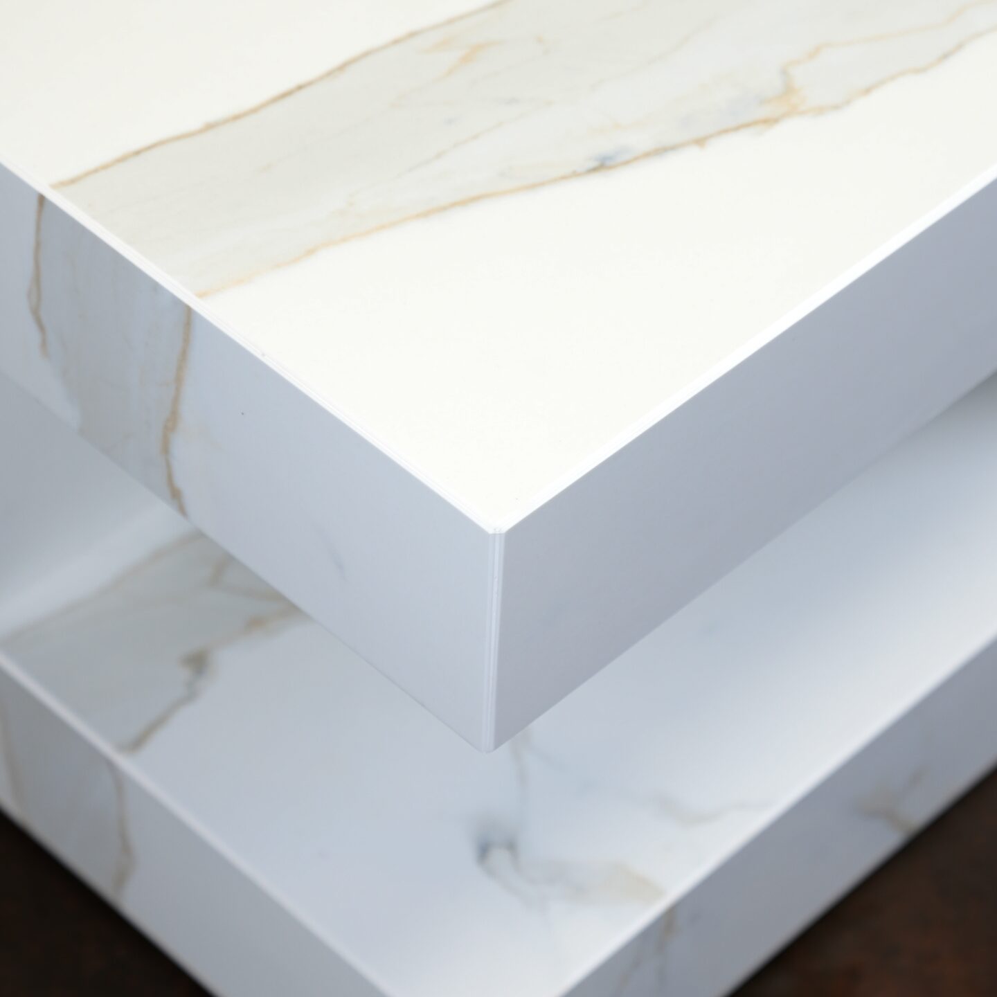 Tisch Franko Triss aus Franko Keramik Calacatta Michelangelo 72×42