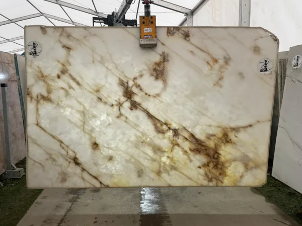 Crystal Amber - beleuchteter Quarzit - für Wände, Arbeitsplatten und Empfangstheken